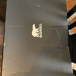 Sorel women’s boot size 8 black, brand new